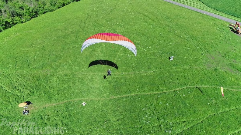 DH21.21-Luesen-Paragliding-493