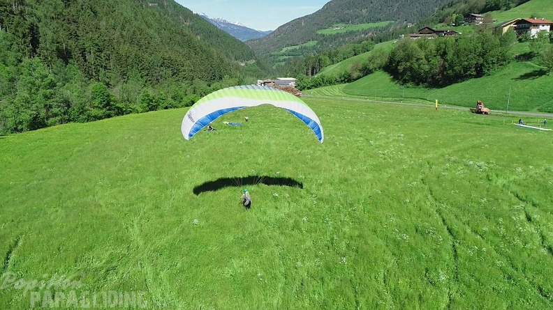 DH21.21-Luesen-Paragliding-545