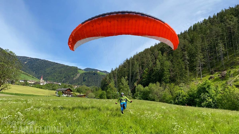 DH21.21-Luesen-Paragliding-596