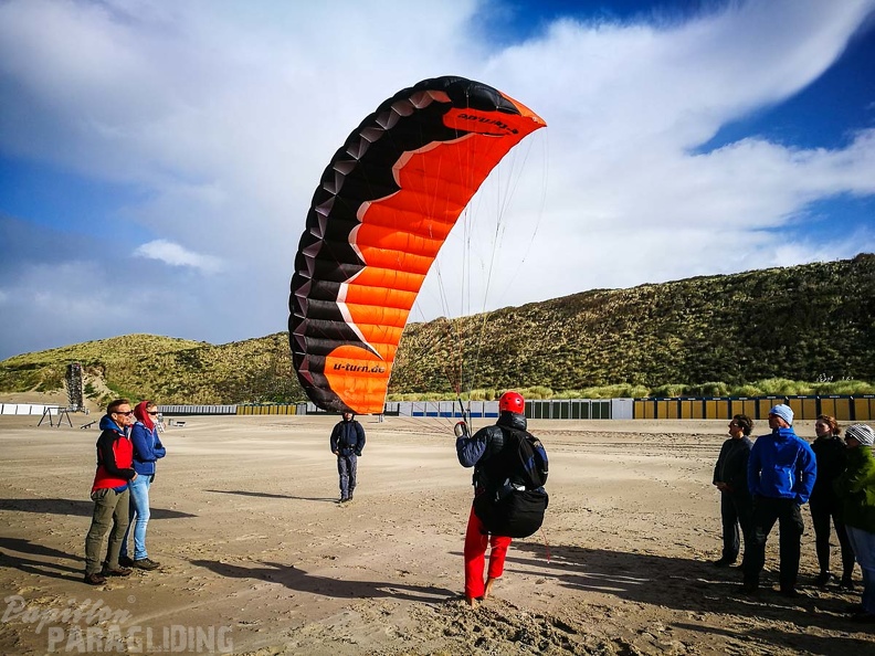FZ37.17 Zoutelande-Paragliding-118