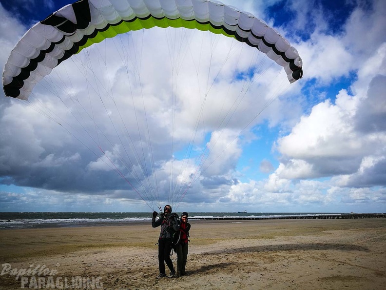 FZ37.17 Zoutelande-Paragliding-131