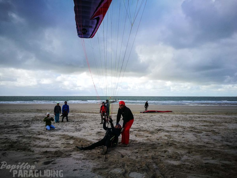 FZ37.17 Zoutelande-Paragliding-140