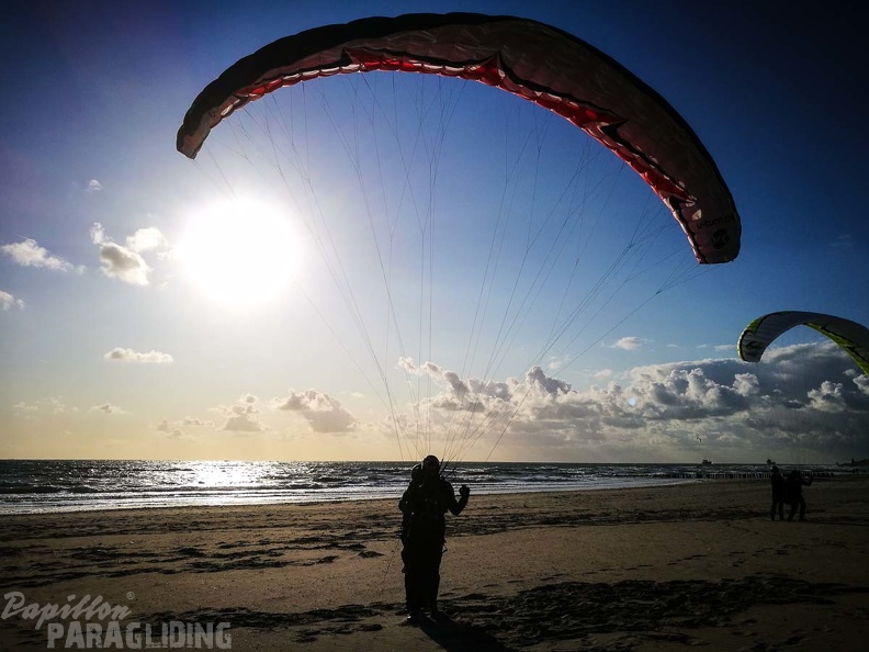 FZ37.17 Zoutelande-Paragliding-204