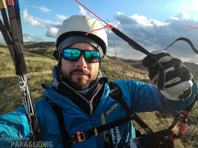 FZ37.17 Zoutelande-Paragliding-315