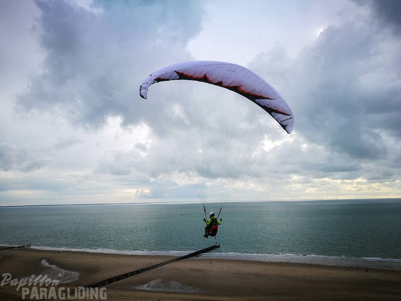 FZ37.17 Zoutelande-Paragliding-533