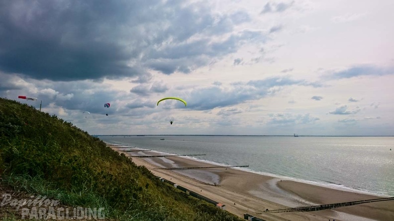 FZ37.19_Zoutelande-Paragliding-202.jpg