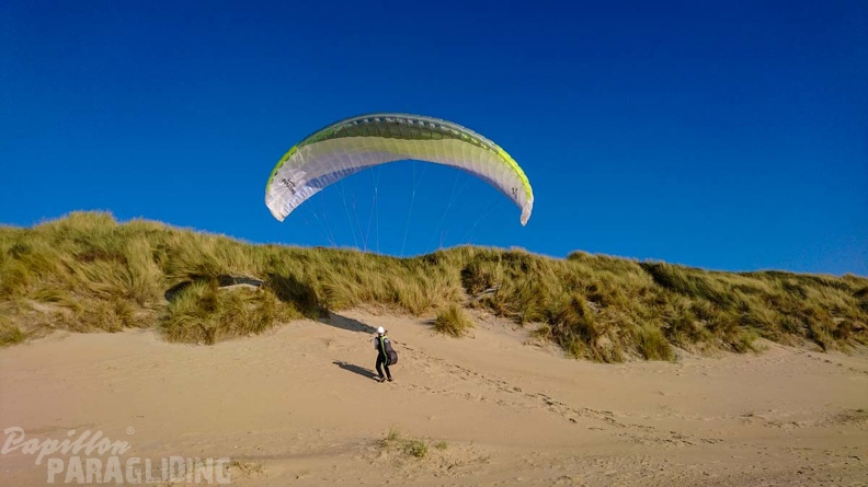 FZ37.19 Zoutelande-Paragliding-353