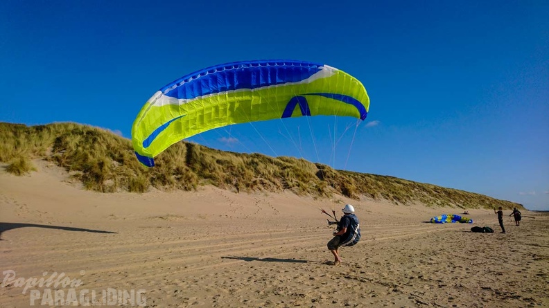 FZ37.19 Zoutelande-Paragliding-356