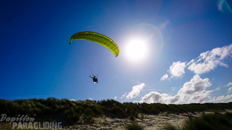 FZ37.19 Zoutelande-Paragliding-550