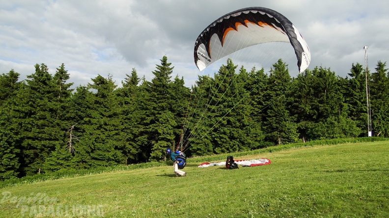 2010 RK25.10 Wasserkuppe Paragliding 053