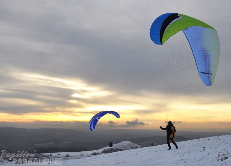 2015-01-18 RHOEN Wasserkuppe Paraglider-Schnee cFHoffmann 044 02