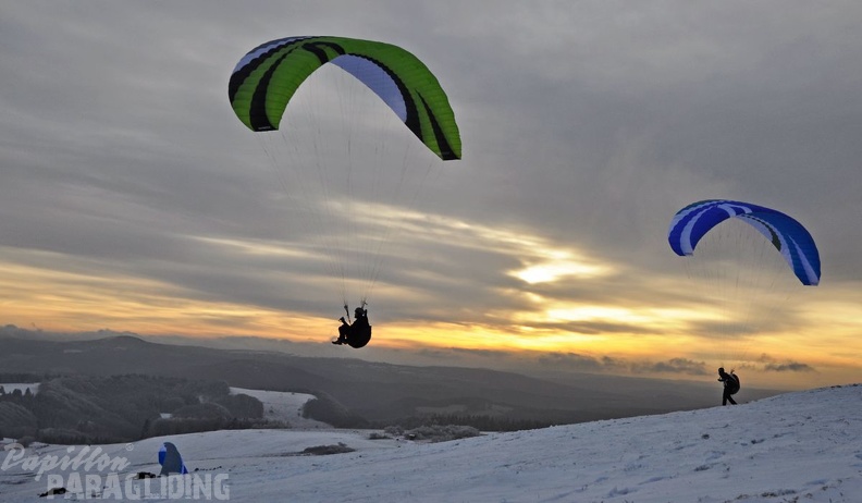 2015-01-18 RHOEN Wasserkuppe Paraglider-Schnee cFHoffmann 055 02