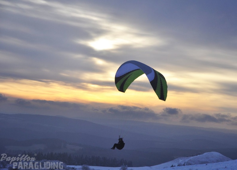 2015-01-18 RHOEN Wasserkuppe Paraglider-Schnee cFHoffmann 056 02