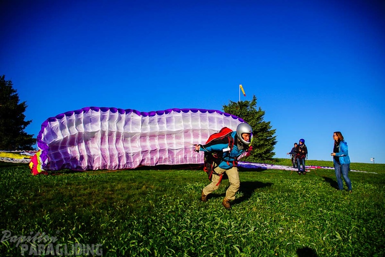 RK21.17 Paragliding-378