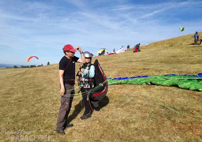 RS33.18 Paragliding-105