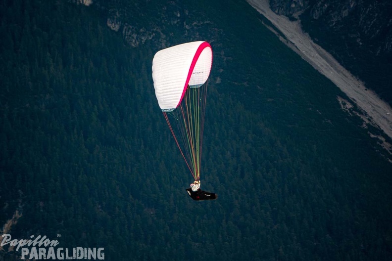 FWA22.21-Watles-Paragliding-101.jpg