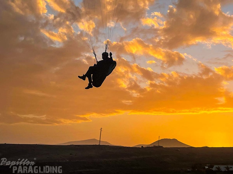 FLA50.21-Paragliding-Lanzarote-112