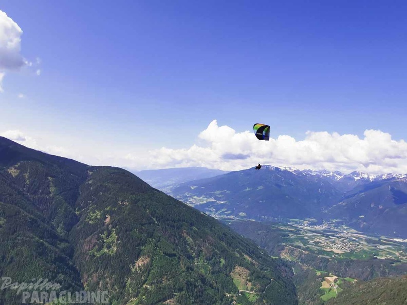 DH20.23-Paragliding-Luesen-101.jpg