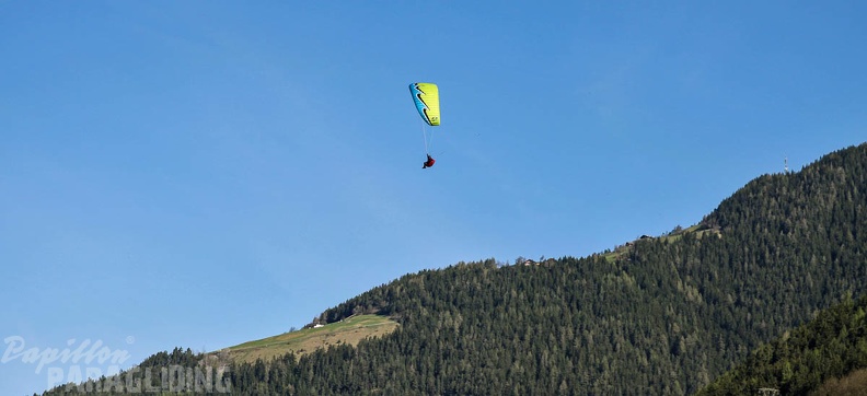 DH18 15 Luesen-Paragliding-177