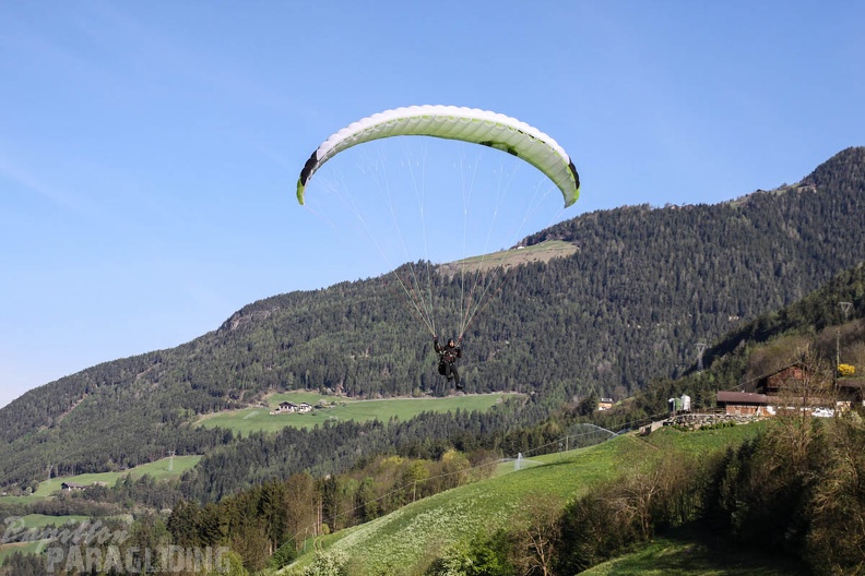 DH18 15 Luesen-Paragliding-186