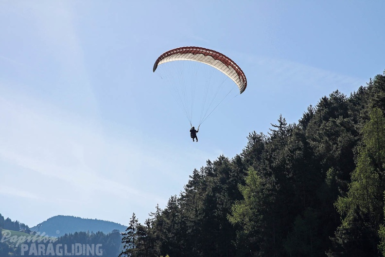 DH18 15 Luesen-Paragliding-329