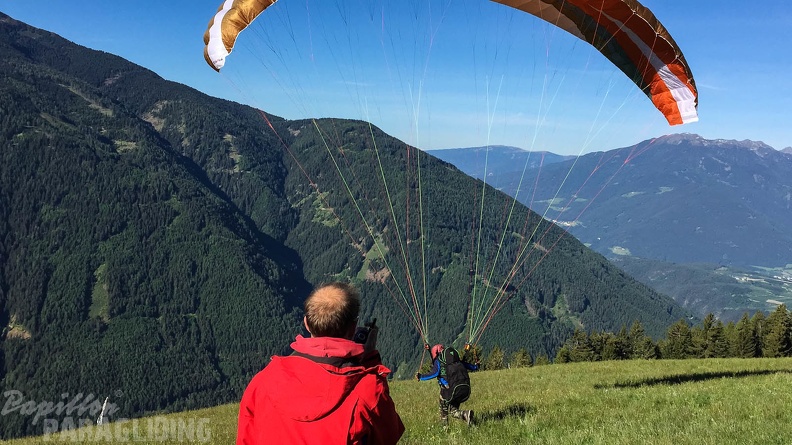 Luesen_Paragliding-DH22_15-1579.jpg
