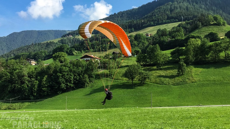 Luesen_Paragliding-DH22_15-2693.jpg