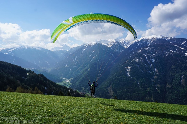 DH19.16-Luesen-Paragliding-203