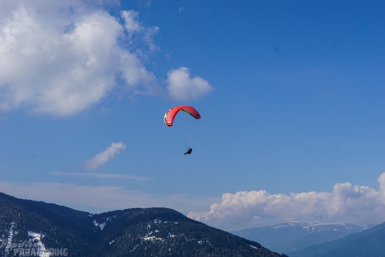 DH19.16-Luesen-Paragliding-267
