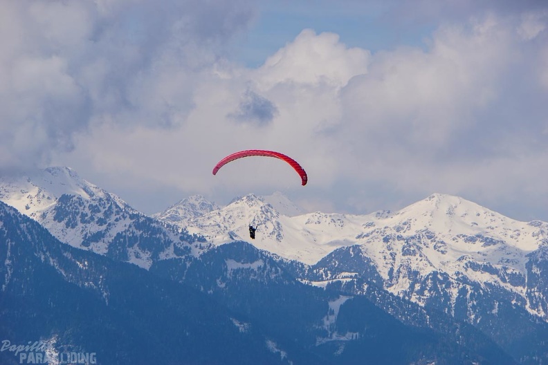 DH19.16-Luesen-Paragliding-274