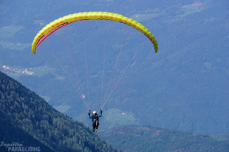 DH19.16-Luesen-Paragliding-286