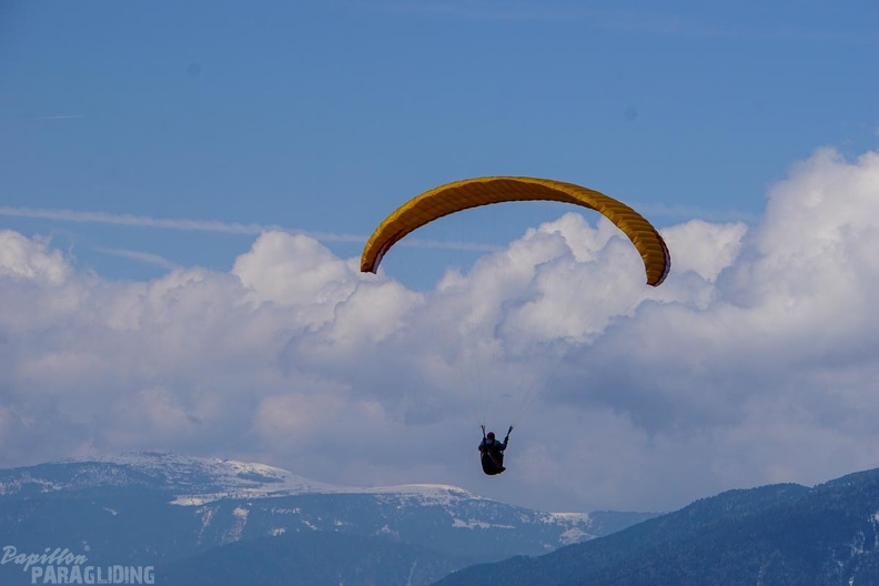 DH19.16-Luesen-Paragliding-295