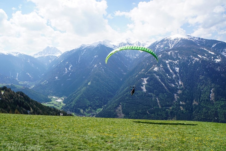DH19.16-Luesen-Paragliding-339