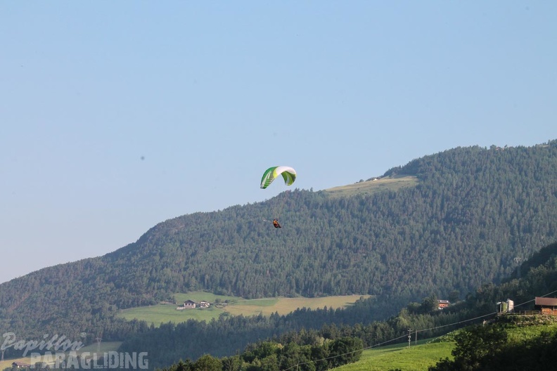 DH25.16-Luesen-Paragliding-1024