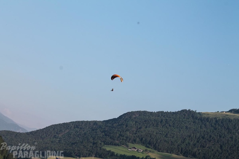 DH25.16-Luesen-Paragliding-1031
