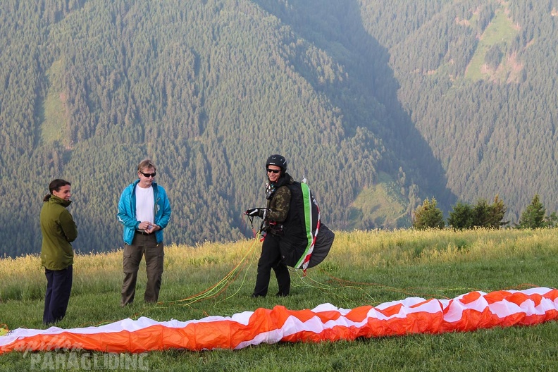 DH25.16-Luesen-Paragliding-1075