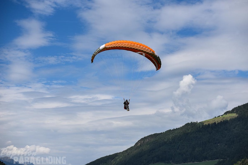 DH35.16-Luesen_Paragliding-1457.jpg