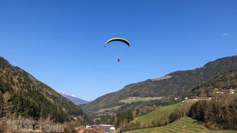 DH13.17 Luesen-Paragliding-190