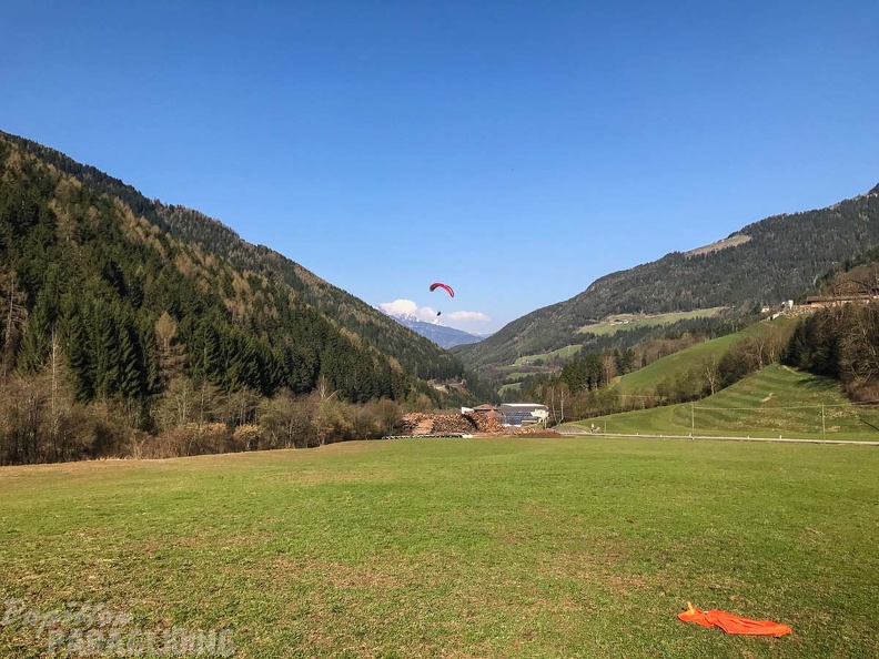 DH13.17_Luesen-Paragliding-450.jpg