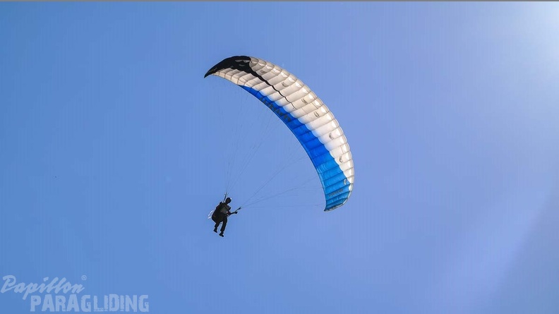 DH27.17 Luesen-Paragliding-180