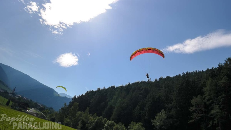 DH27.17 Luesen-Paragliding-229