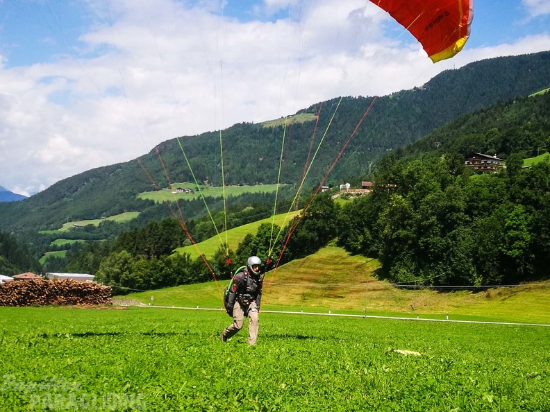 DH28.17 Luesen-Paragliding-201