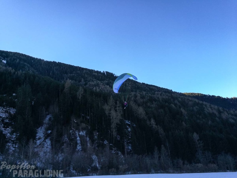 DH52.17_Luesen-Paragliding-217.jpg