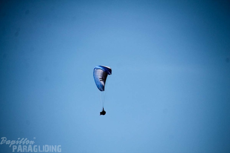 DH12.18 Luesen-Paragliding-180
