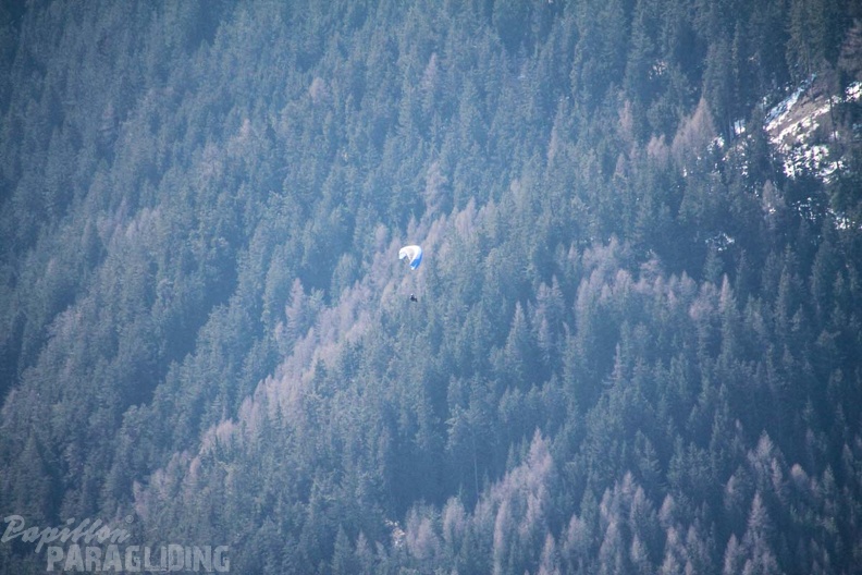 DH12.18 Luesen-Paragliding-401