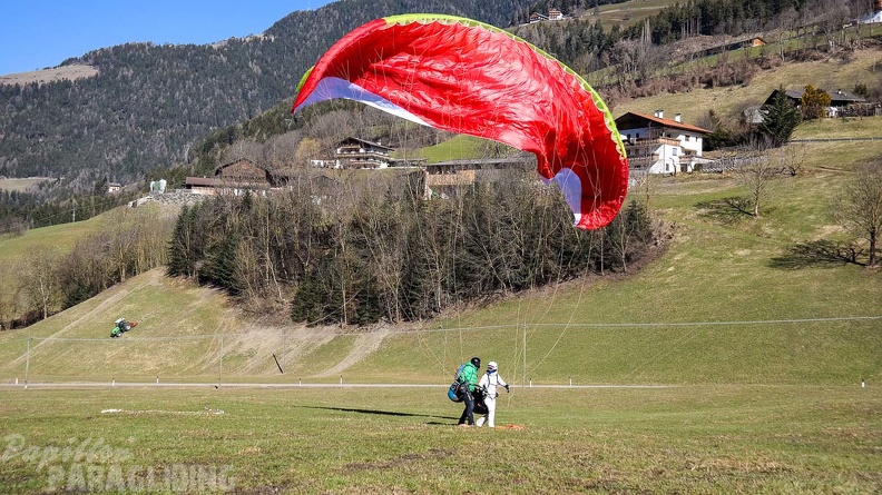 DH12.18 Luesen-Paragliding-560