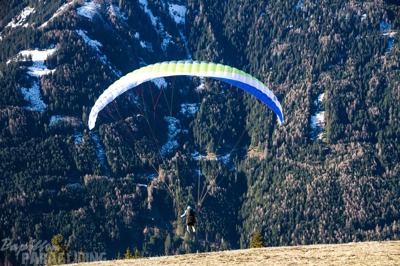 DH14.18 Luesen-Paragliding-1-250