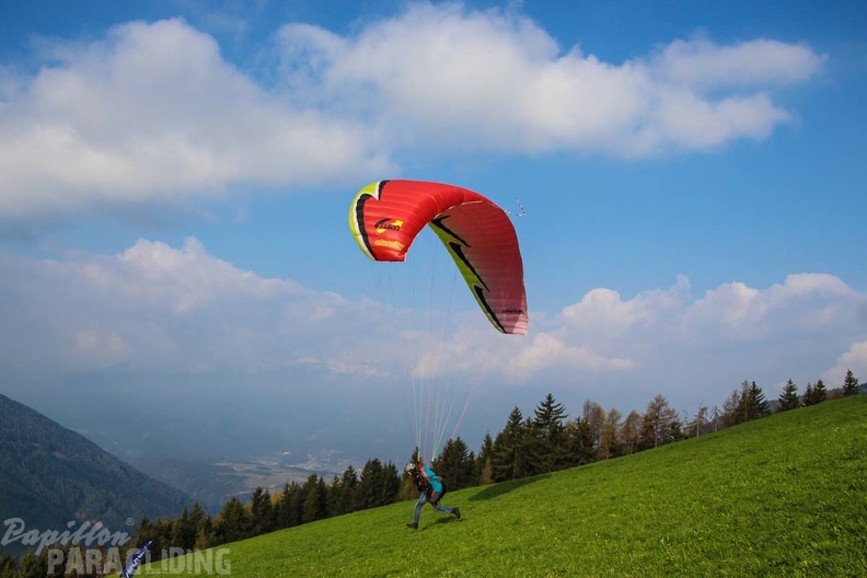 DH17.18 Paragliding-Luesen-358