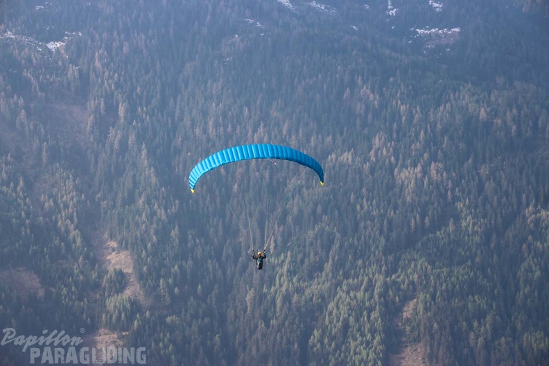 DH17.18 Paragliding-Luesen-400