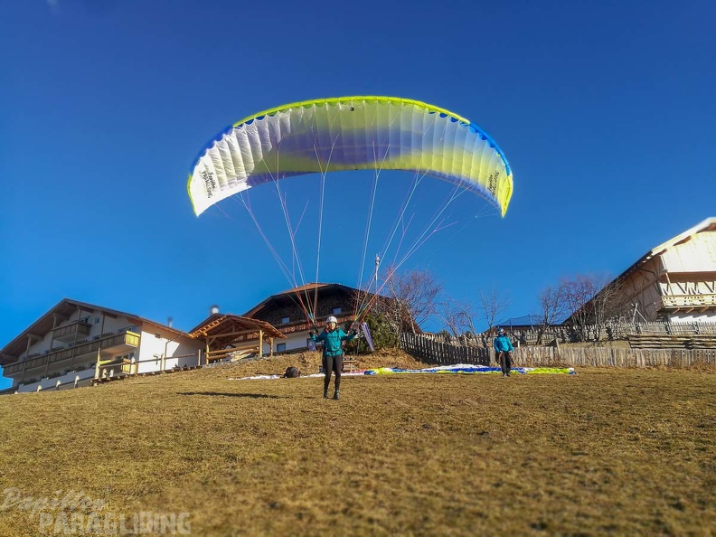 DH52.18 Luesen-Paragliding-180